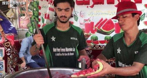 印度人吃瓜视频,瓜果飘香，欢乐无限