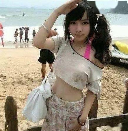 青岛美女吃瓜事件,网络热议背后的真相揭秘